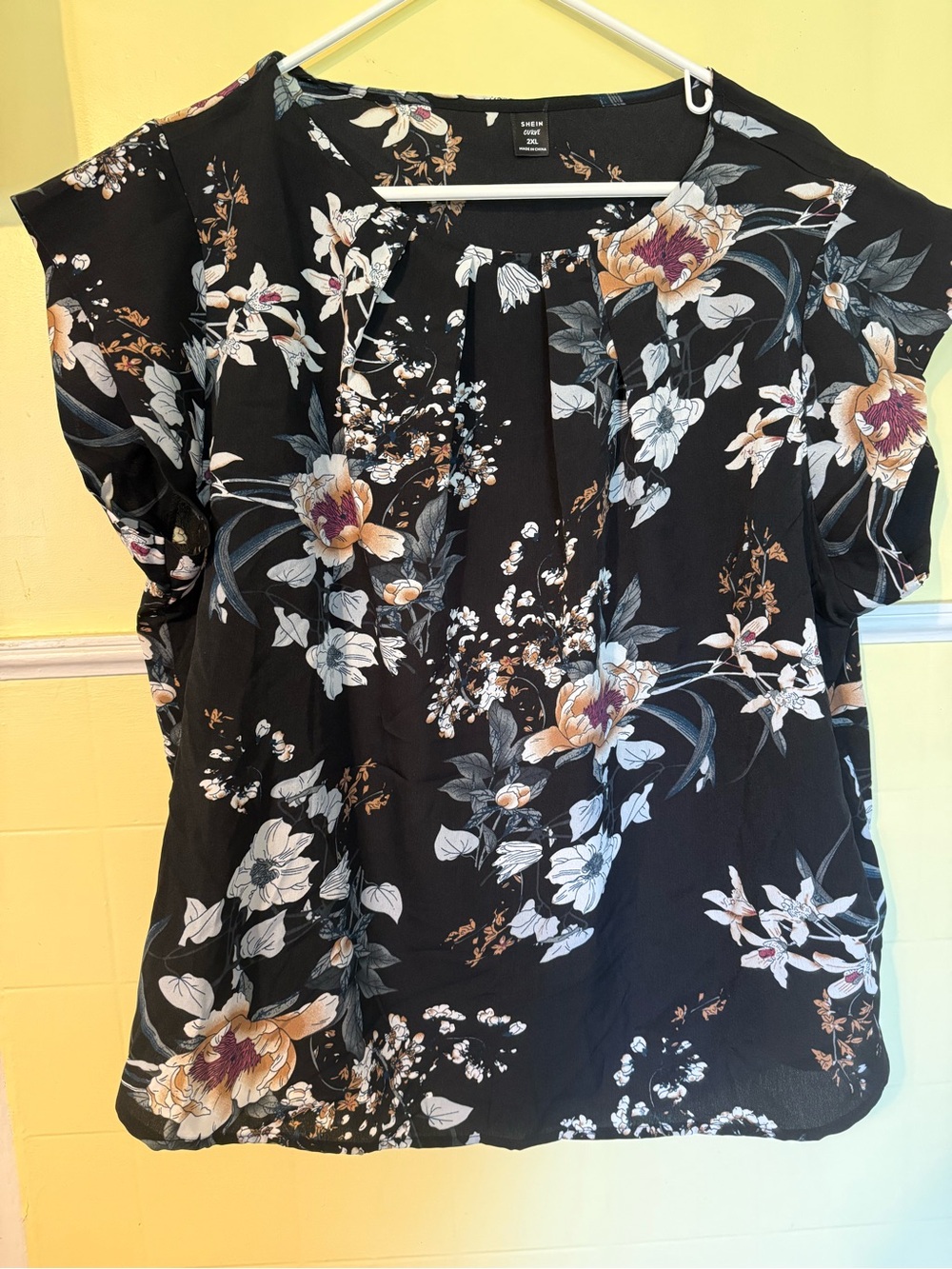 SHEIN Black Floral Short-Sleeve Blouse